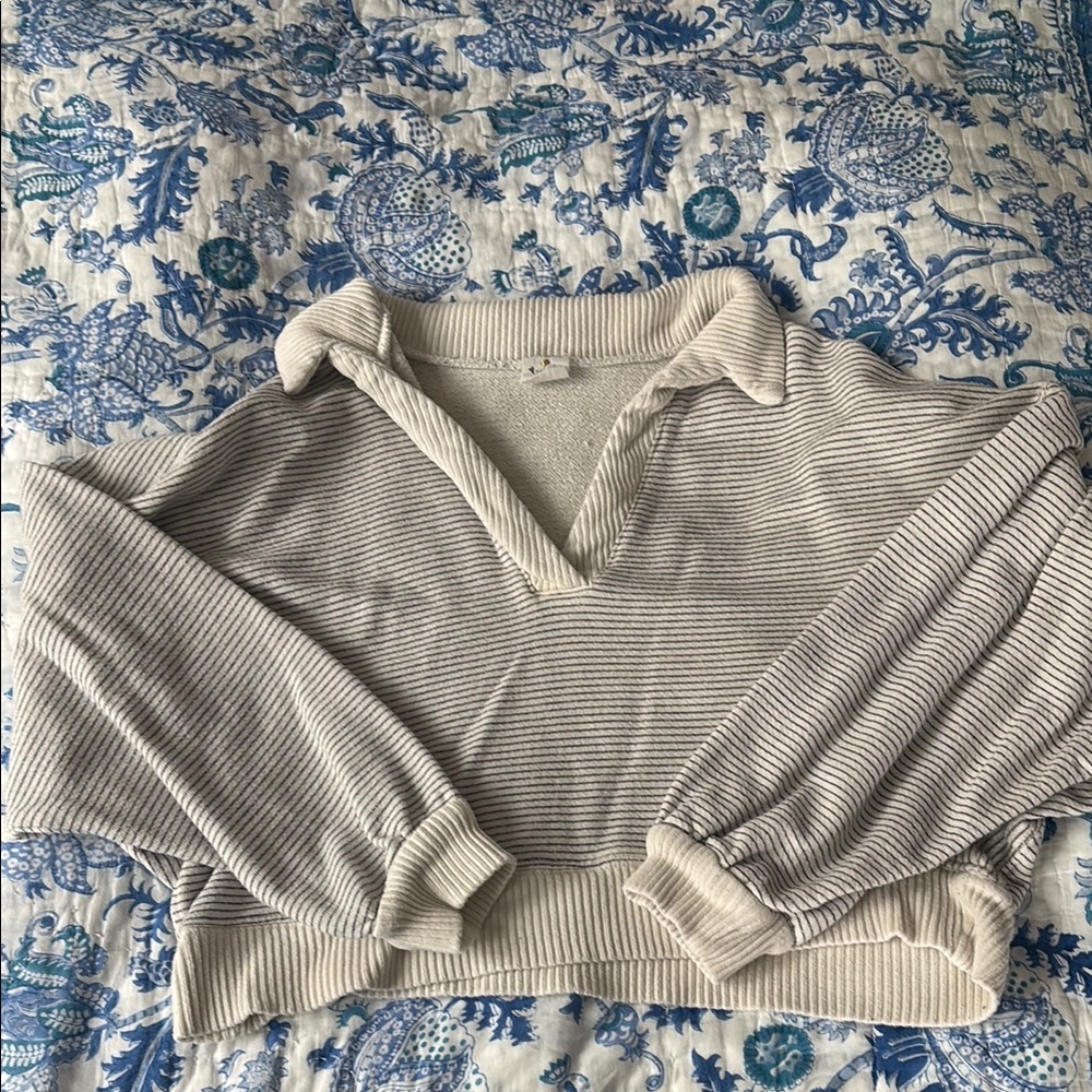 By Together Cream and Gray V-Neck Sweatshirt